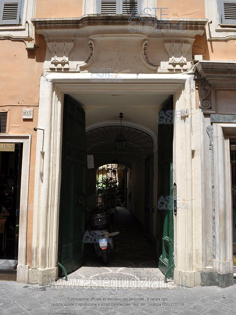 asta via frattina portone ingresso